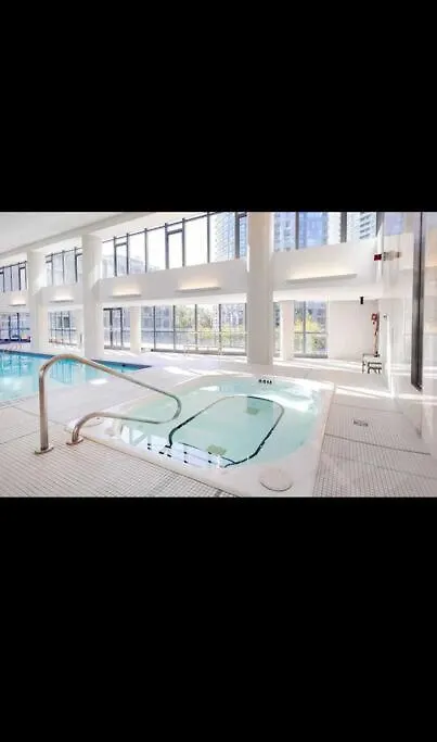 Spacious 2 Bedroom Plus Den, 2 Bath, Sleeps 5 With Balcony And Lakeview Downtown Toronto Condo Apartment