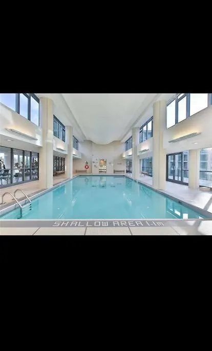 Spacious 2 Bedroom Plus Den, 2 Bath, Sleeps 5 With Balcony And Lakeview Downtown Toronto Condo Apartment