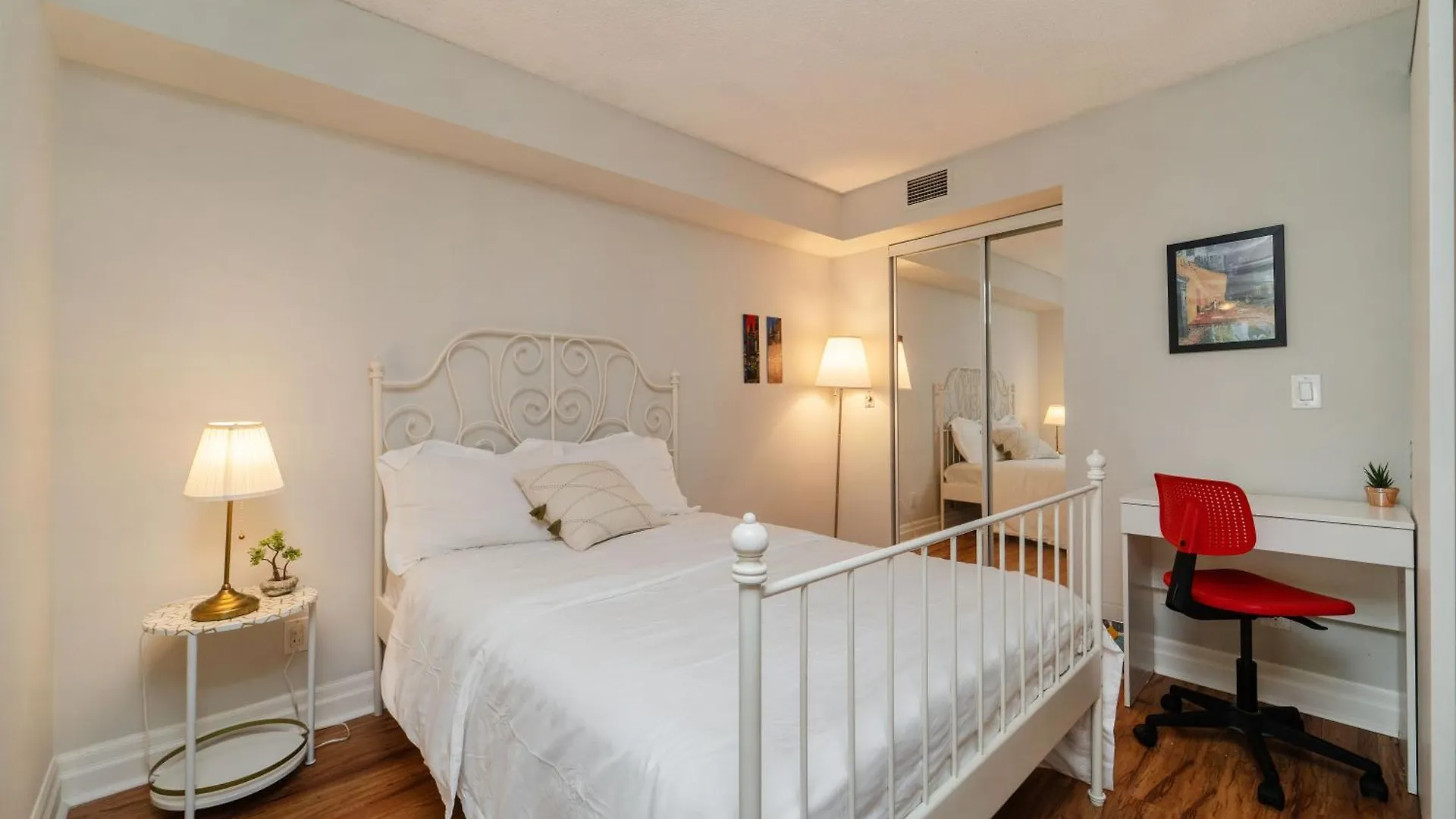 Apartment Spacious 2 Bedroom Plus Den, 2 Bath, Sleeps 5 With Balcony And Lakeview Downtown Toronto Condo Canada