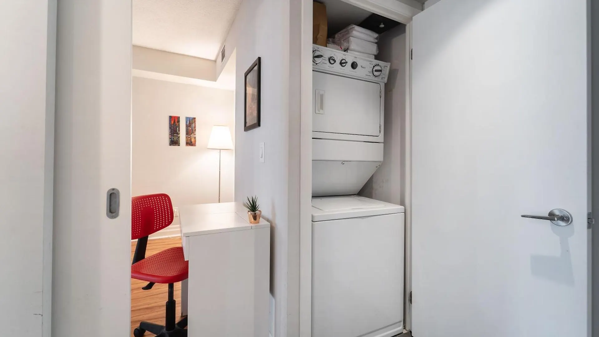 Spacious 2 Bedroom Plus Den, 2 Bath, Sleeps 5 With Balcony And Lakeview Downtown Toronto Condo 0*,  Canada