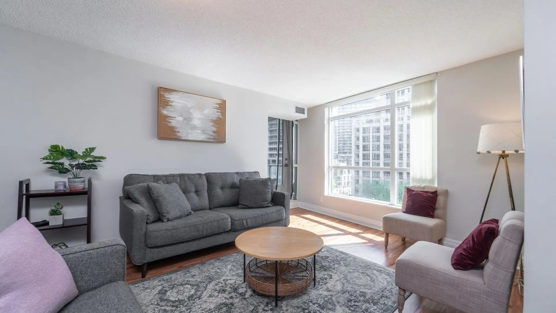 Spacious 2 Bedroom Plus Den, 2 Bath, Sleeps 5 With Balcony And Lakeview Downtown Toronto Condo