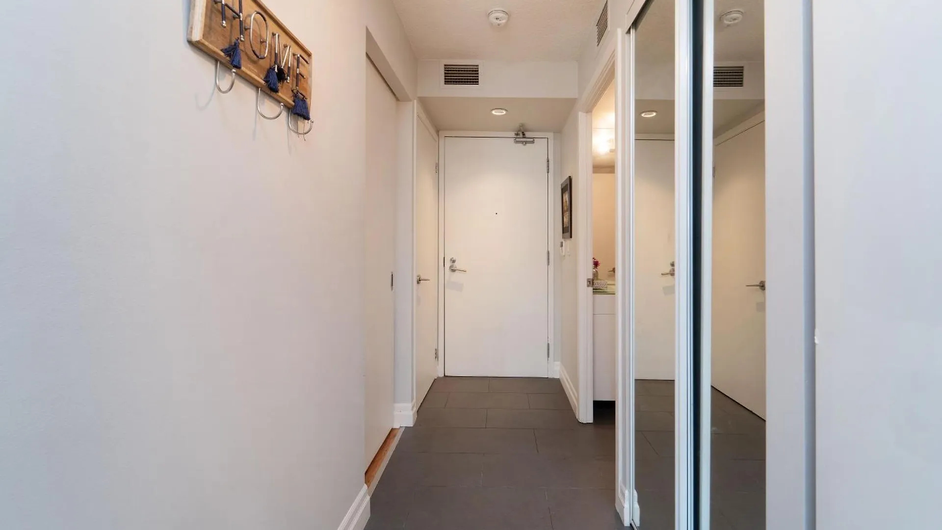 Spacious 2 Bedroom Plus Den, 2 Bath, Sleeps 5 With Balcony And Lakeview Downtown Toronto Condo 0*,  Canada