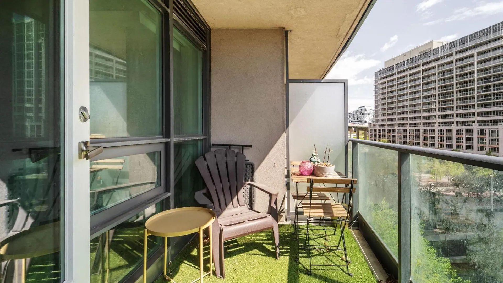 Διαμέρισμα Spacious 2 Bedroom Plus Den, 2 Bath, Sleeps 5 With Balcony And Lakeview Downtown Toronto Condo